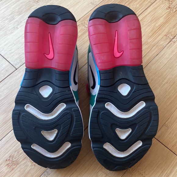 woman’s size 5.5 Air Max Sneaker - Picture 3 of 6